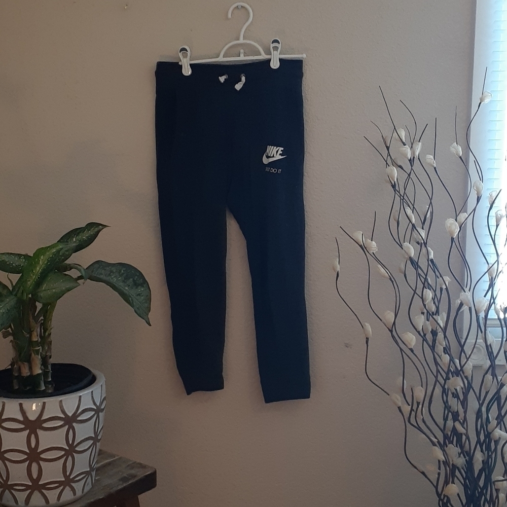 Nike pocket capri joggers - Picture 2 of 4